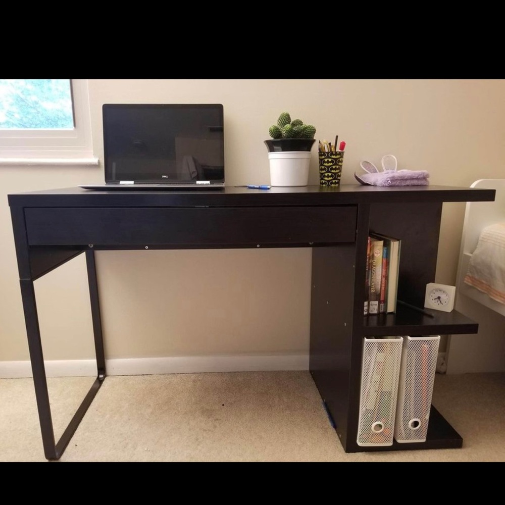 Black Desk With Drawers